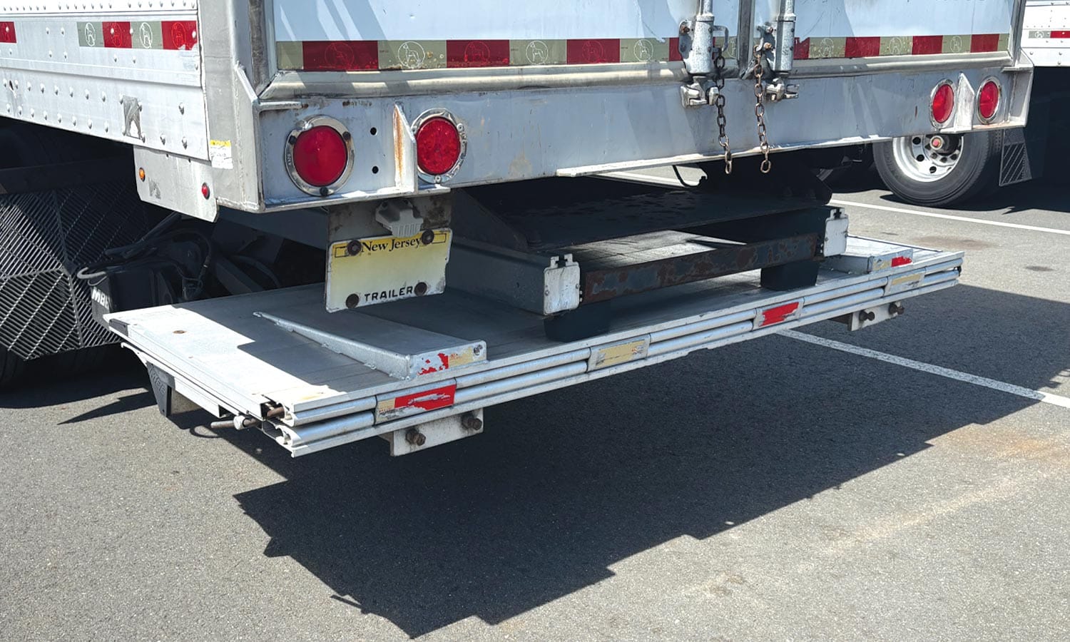 MX Logistics Blog Liftgate Service 12
